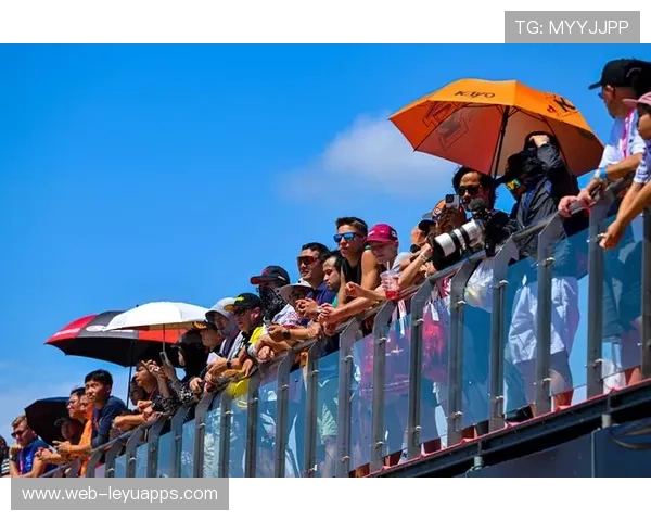 摩托越野冠军腾空20米惊险一跃，全场屏息