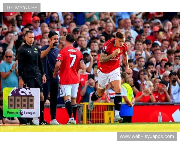 曼联读秒绝平后，球迷口风突变呼吁霍伊伦回归，德甲霍夫曼