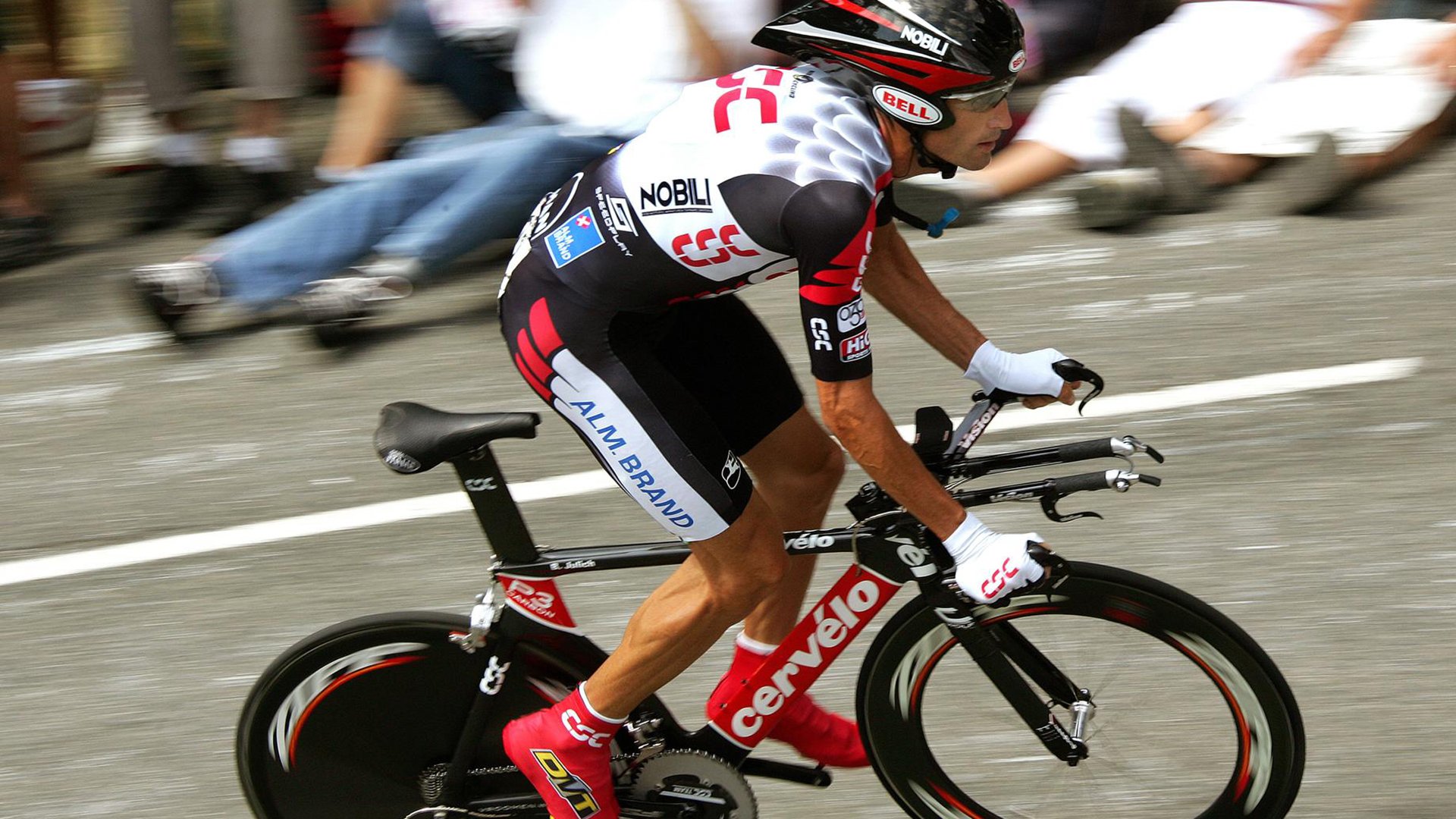 “东安湖体育公园:铁人三项运动员展现决不妥协的毅力”